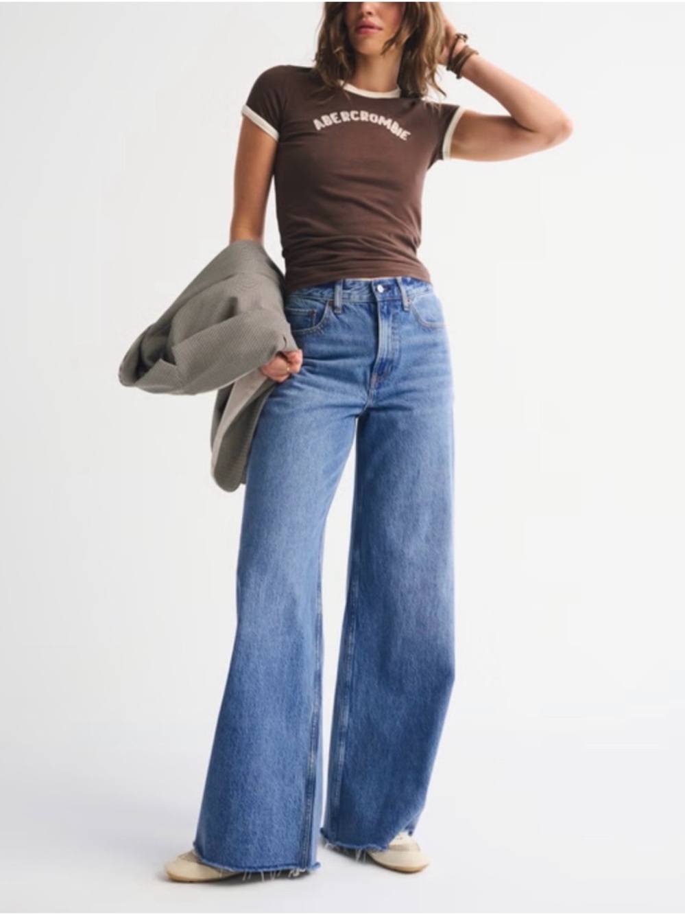 ABERCROMBIE AND FITCH THE WIDE LEG HIGH RISE JEANS SIZE 2/26